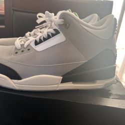 RETRO JORDAN 3s  Men’s 9.5