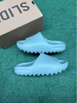 YEEZY SLIDE SALT SIZE 10