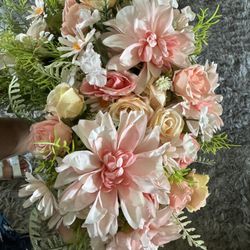 Beautiful  Pack Artificial Flowers with Vase Bulk, 6 Bundles  Floral Bouquet 6 Plastic Clear Vase  Table Centerpiece 
