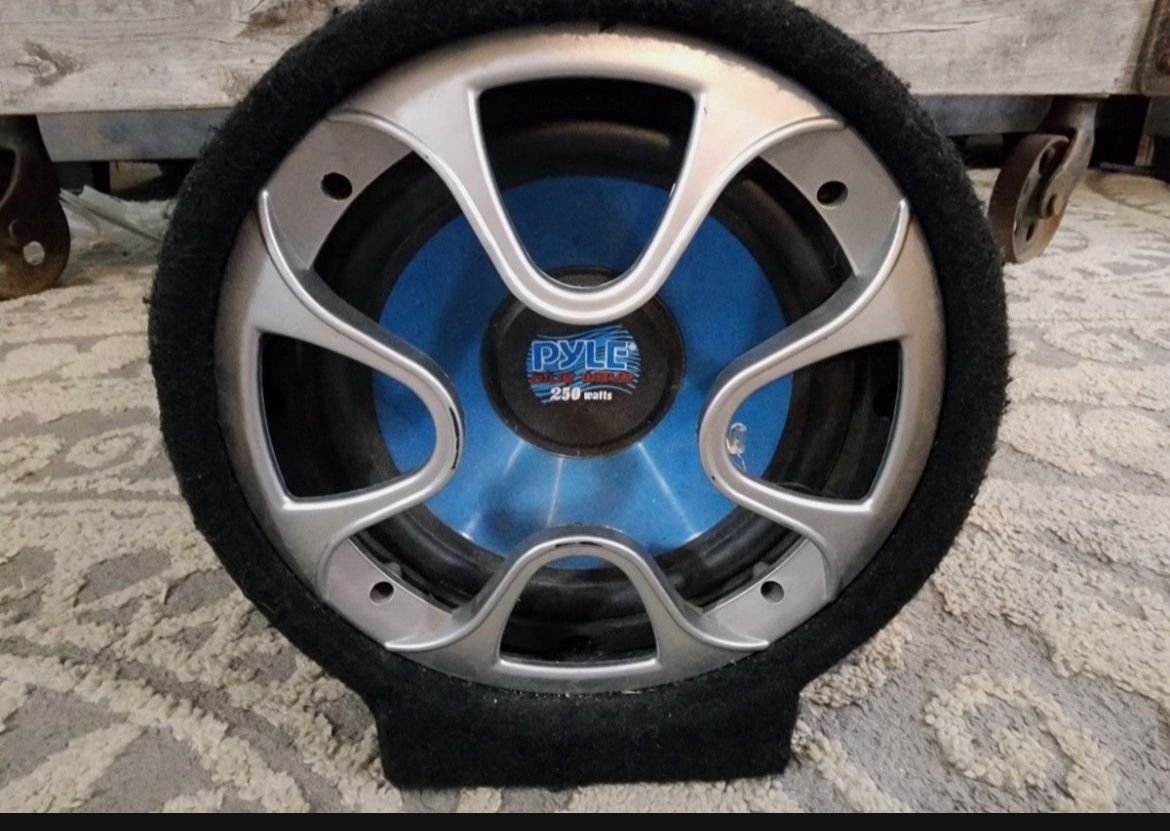 PYLE PLTAB8 - 8-Inch 250 Watt Amplified Subwoofer Tube