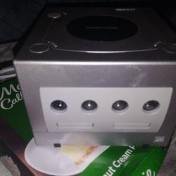 Nintendo Gamecube W Controllers