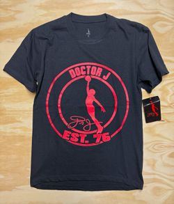 Doctor J Est. 76 Men's L Black/Red Graphic Print Crew Neck Tee RN 174854