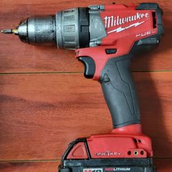 milwaukee 1/2 hammer drill/driver With Battery 