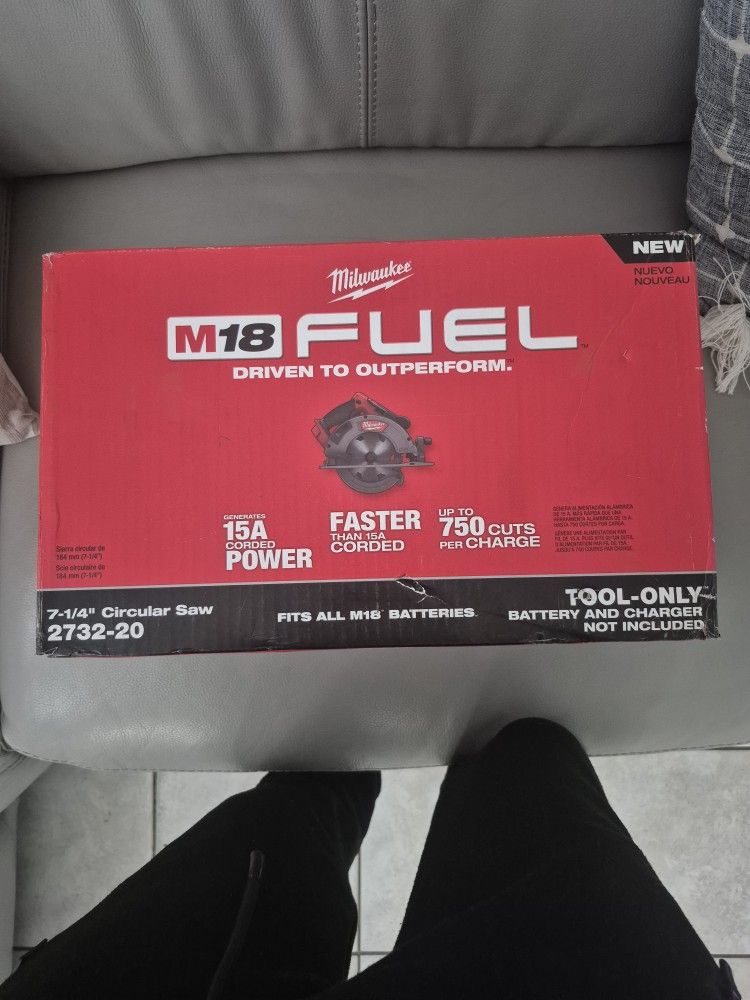 M18 FUEL 18V Lithium-Ion Brushless Cordless 7-1/4 in. Circular Saw (Tool-Only)
