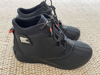NEW Sorel Waterproof Ladies Boots Size 9