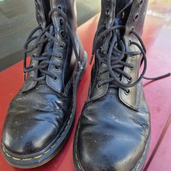 Doc Martens Airwalk Boots