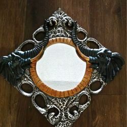 vintage resin elephant wall mirror, a popular decorative piece often attributed to the 1980s. 13.5"×13.5"