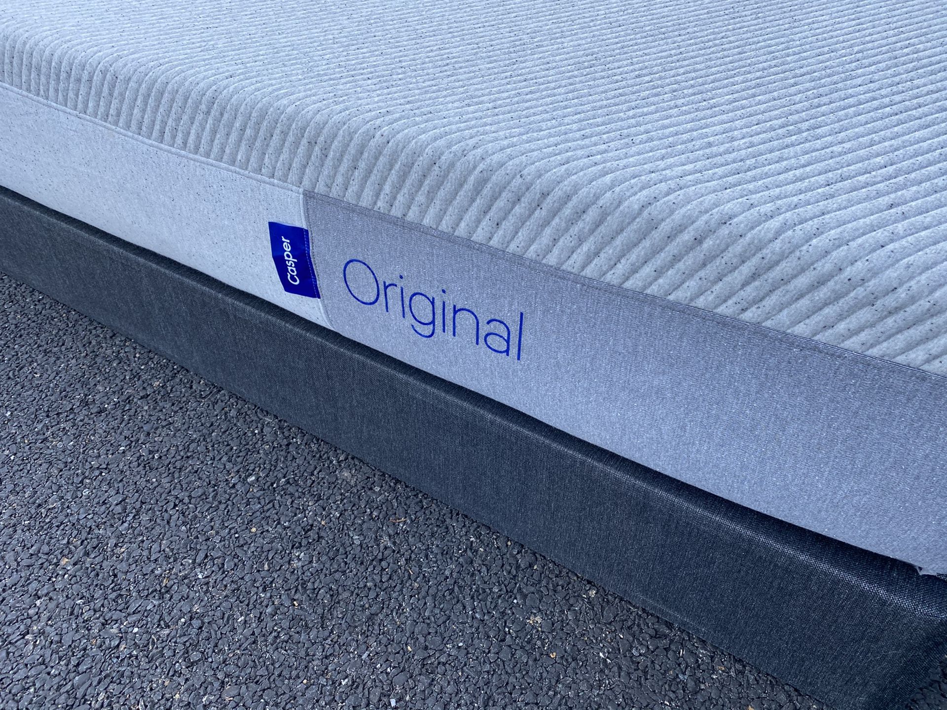 King Size Bed ! Casper Mattress and foundation ! Casper original ! Memory foam mattress ! King Bed ! Free delivery