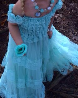 Beautiful Elsa dress photo shoot dress