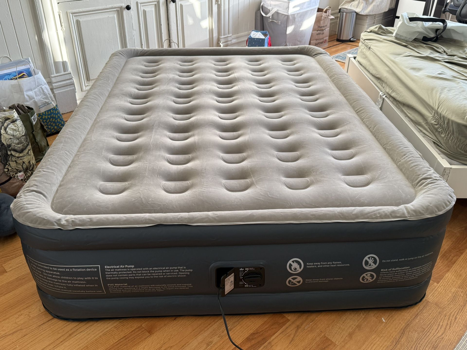 Queen Air Mattress — Only Used Once