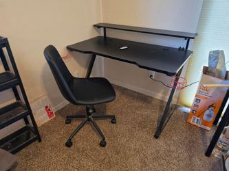 Gamers Desk and Chair