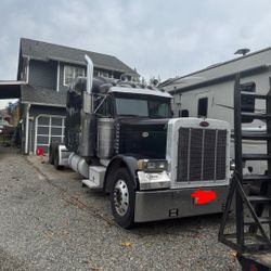 1998 379 Peterbilt extended hood.