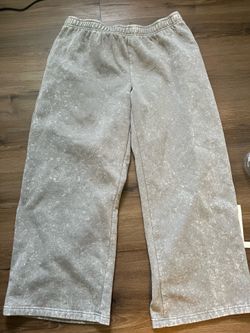 Baggy Wide-leg sweats.