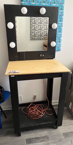 Portable Makeup / Vanity