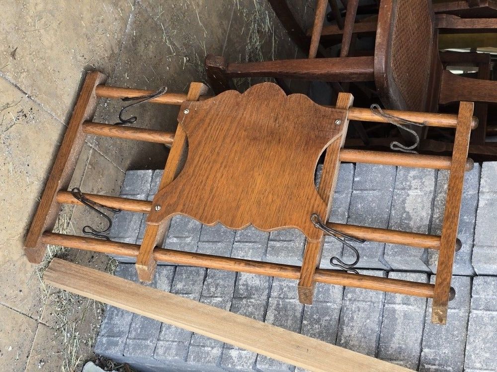 Mostly Oak Decor. Some Vintage, Others Antique