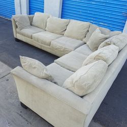 Huge Sectional Couch 🛋 Very Nice