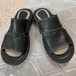 Born Men's Flores Handcrafted Leather Slip-on Sandals Size 9M