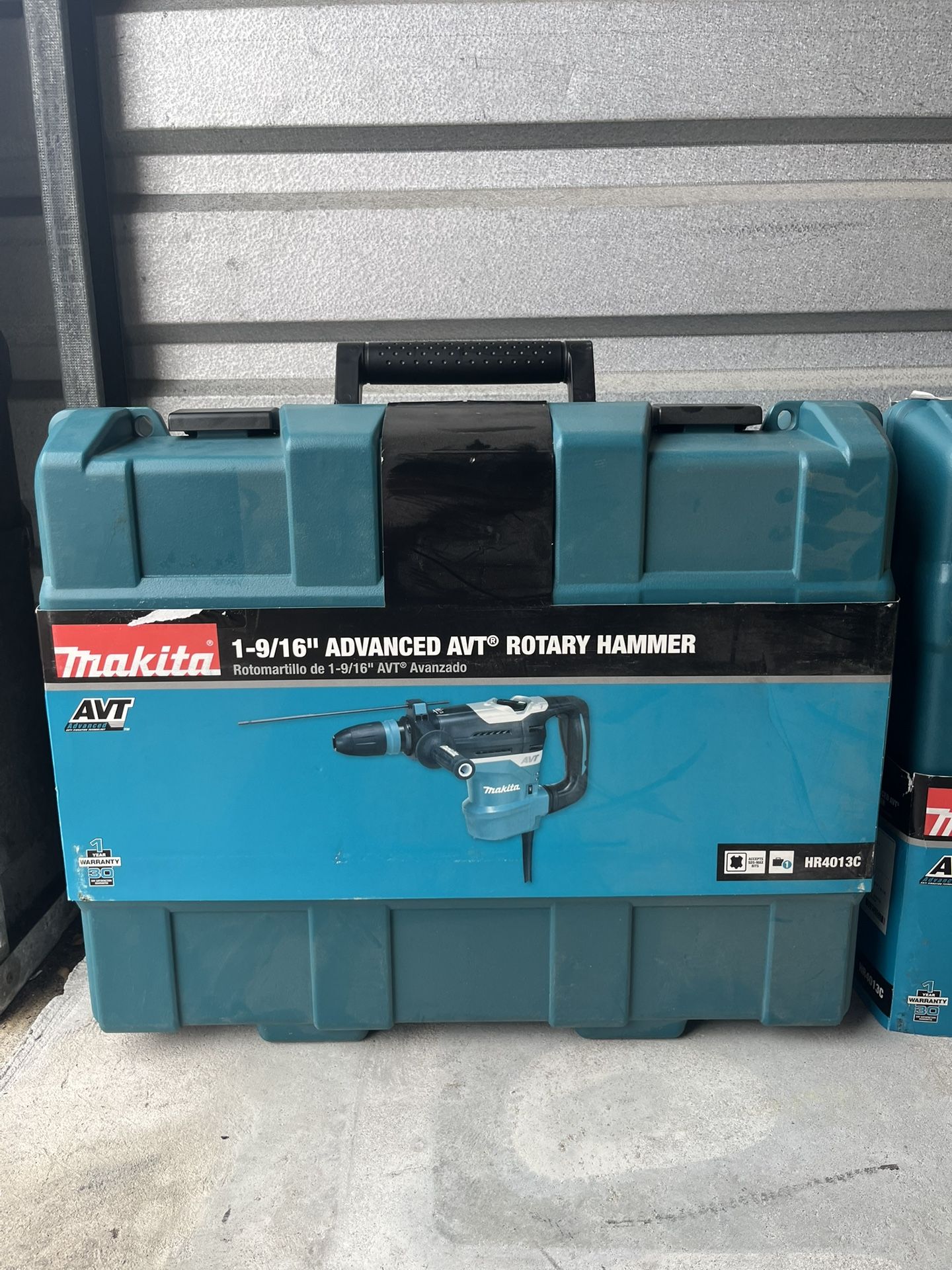 Brand New Makita 11 Amp 1-9/16 in. Corded SDS-MAX Conrete/Masonry AVT Rotary Hammer Drill with case