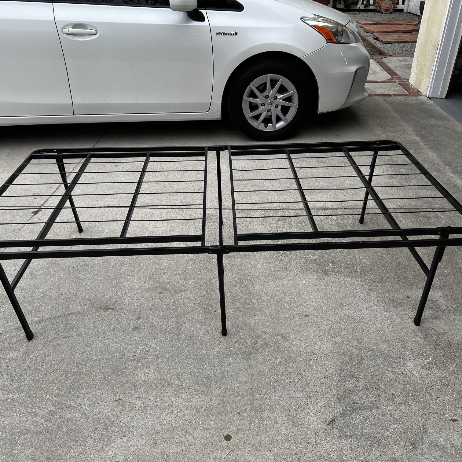 2 twin size foldable metal bed frames