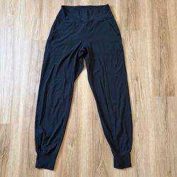 Lululemon women’s black jogger leggings