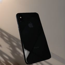 iPhone XS Max 64GB Unlocked-$309