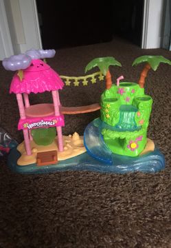 Hatchinal play house with a bunch of Hachimal characters!