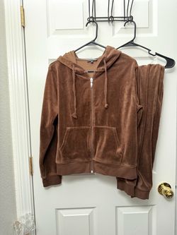 Woman’s Fashion nova velour sets size large o