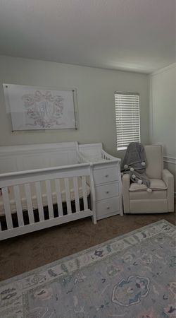 Sorelle Princeton Elite Crib and Changer with Solid Panel Back Classic