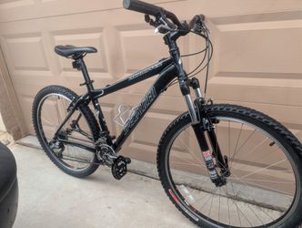 26"x2.0. SPECIALIZED MENS MOUNTAIN BIKE.(M). 17". EXCELLLENT CONDITION 👌🏼
