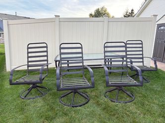 Patio Set all Aluminum 4 swivel rockers and table