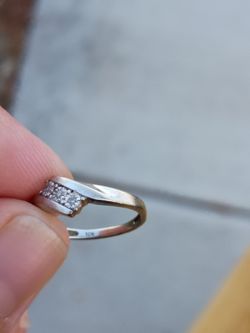 10k White Gold Diamond Ring