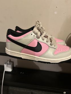Nike dunks low size 4