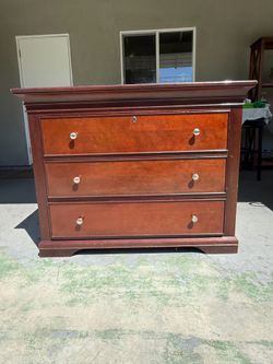 Pottery Barn Larkin 3 drawer dresser