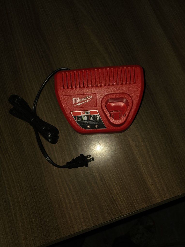 Milwaukee M12 Charger 