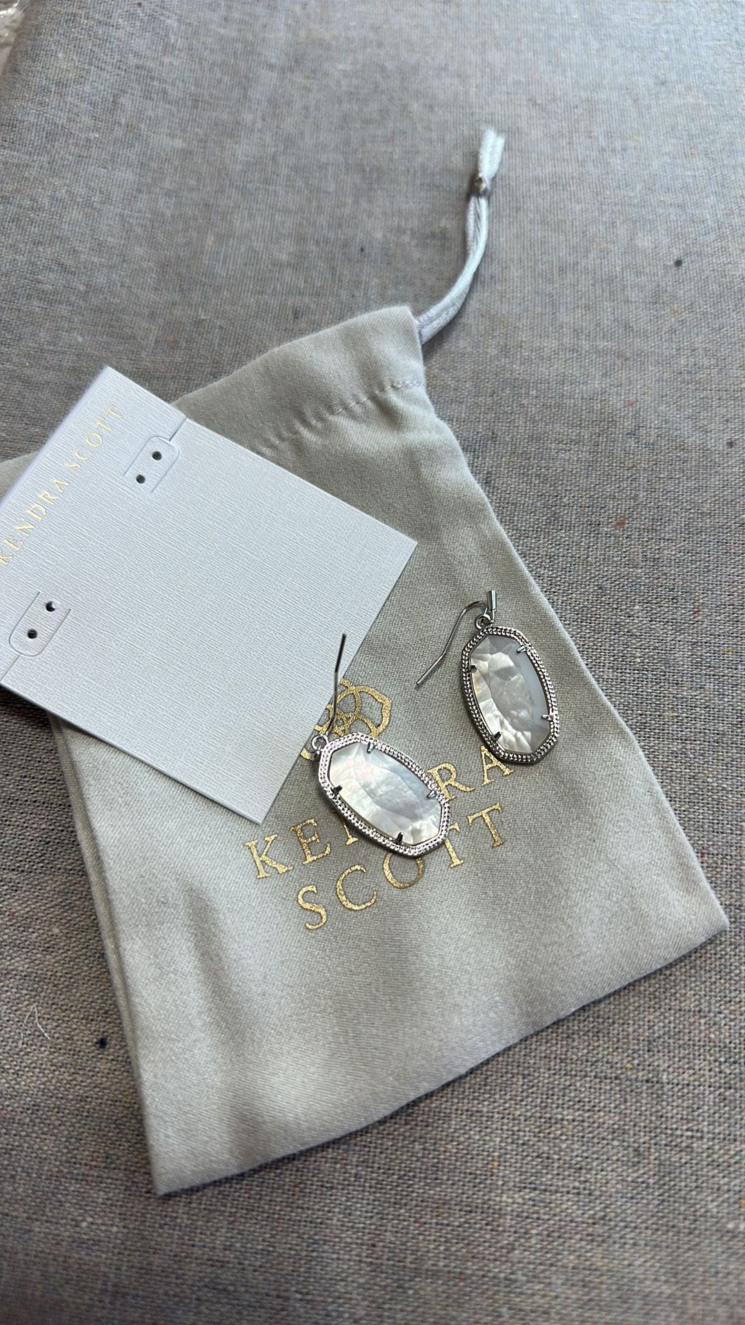 NWOT Kendra factory Scott Earring’s