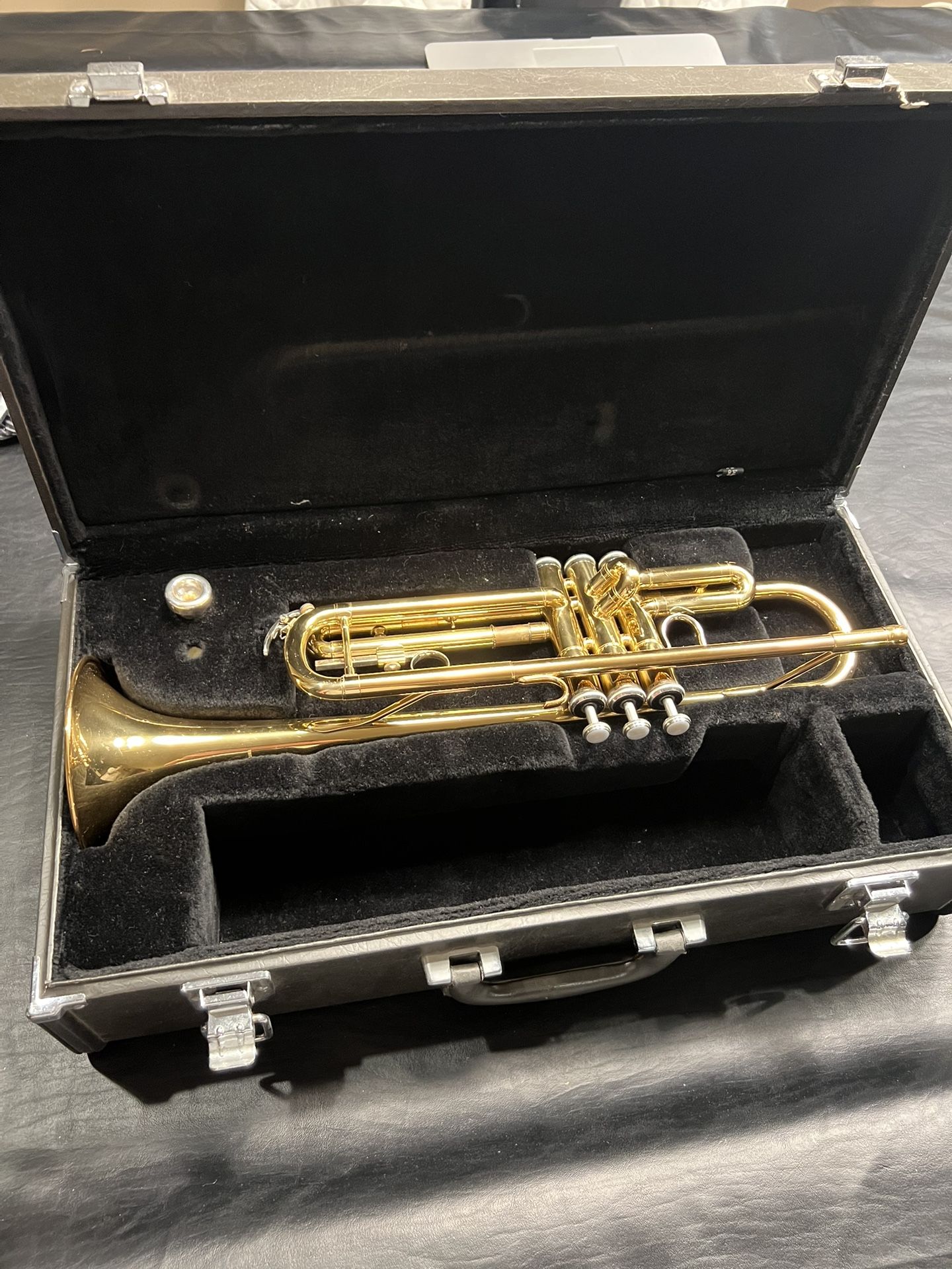 Yamaha YTR-2330 Trumpet - Gold Lacquer