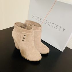 Women’s Size 4 Ankle Boots