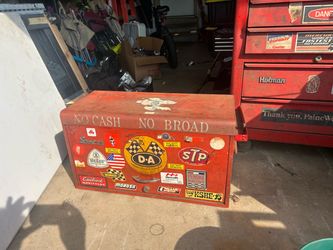Snap-on  top chest loaded with tools