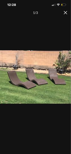 Set of 3 Outdoor Chaise Lounge Chairs
