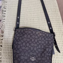 Coach Purse Only $25 Or Best Offer! 
