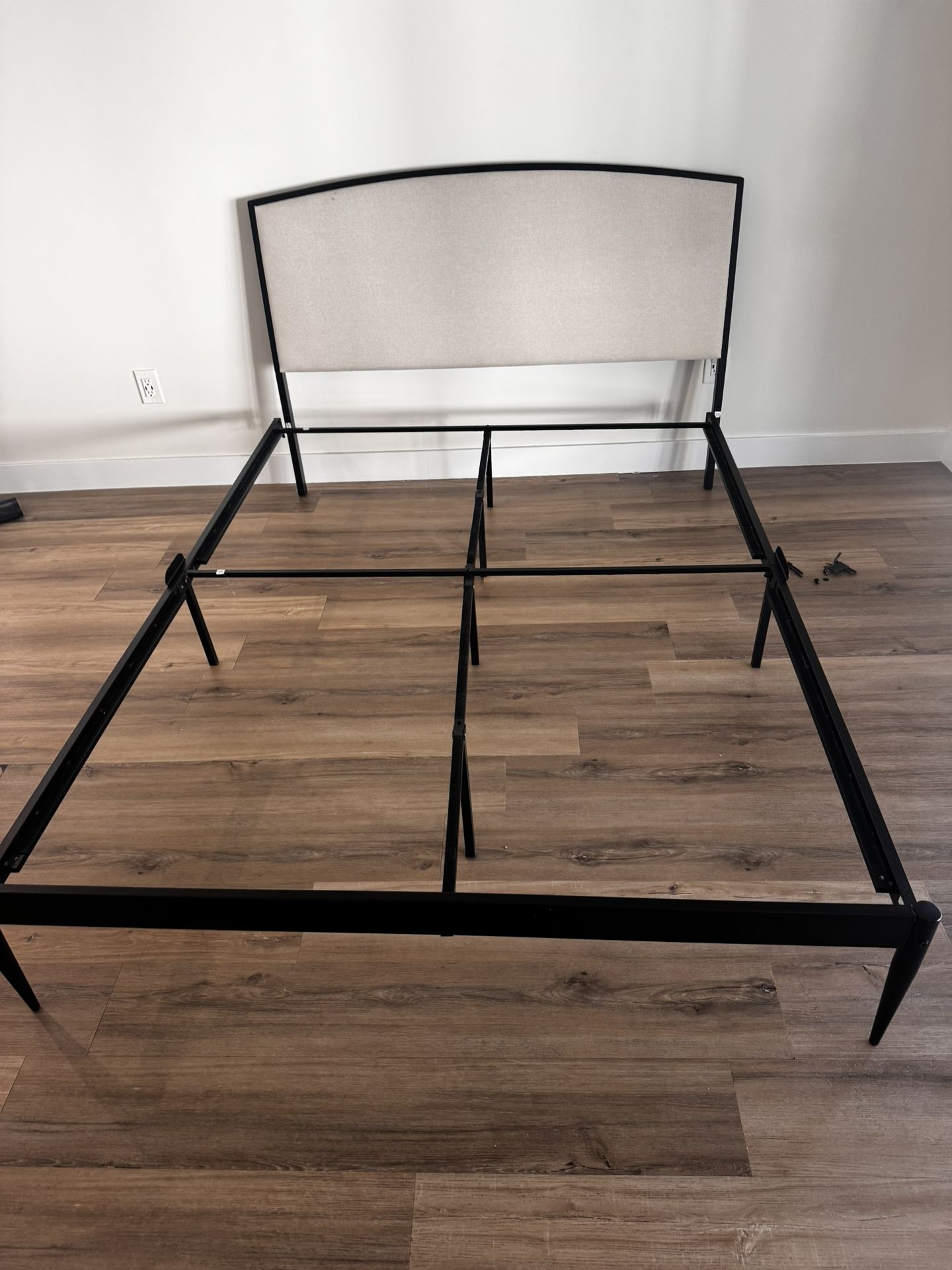 YUHUASHI Queen Bed Frame
