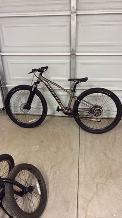 Giant talon 27.5in wheels xs frame