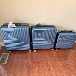 Sturdy Travel Cases for Easy, Hassle-Free Trips! measure hard