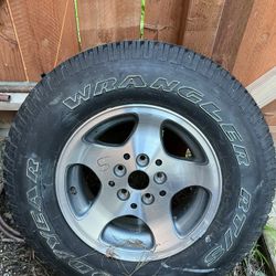 Wheel And Tire For 96-98 Jeep  Cherokee 