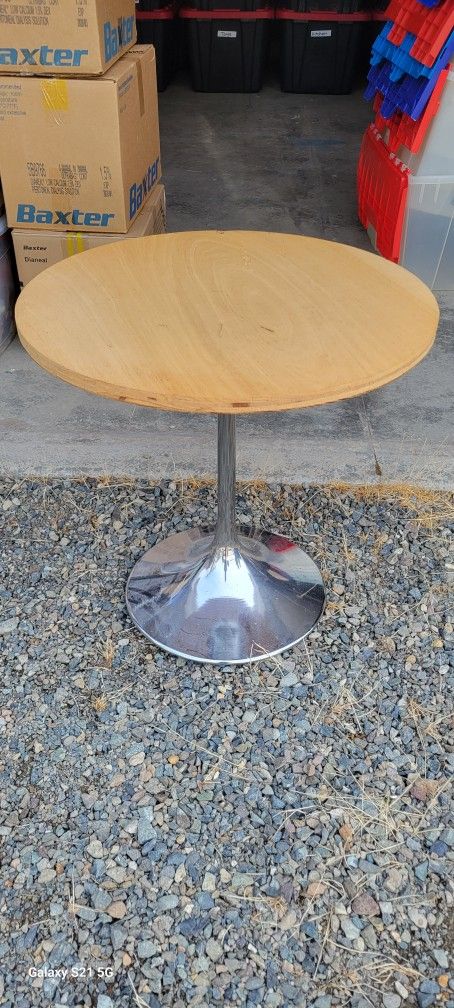 Mid Century Modern Tulip Table
