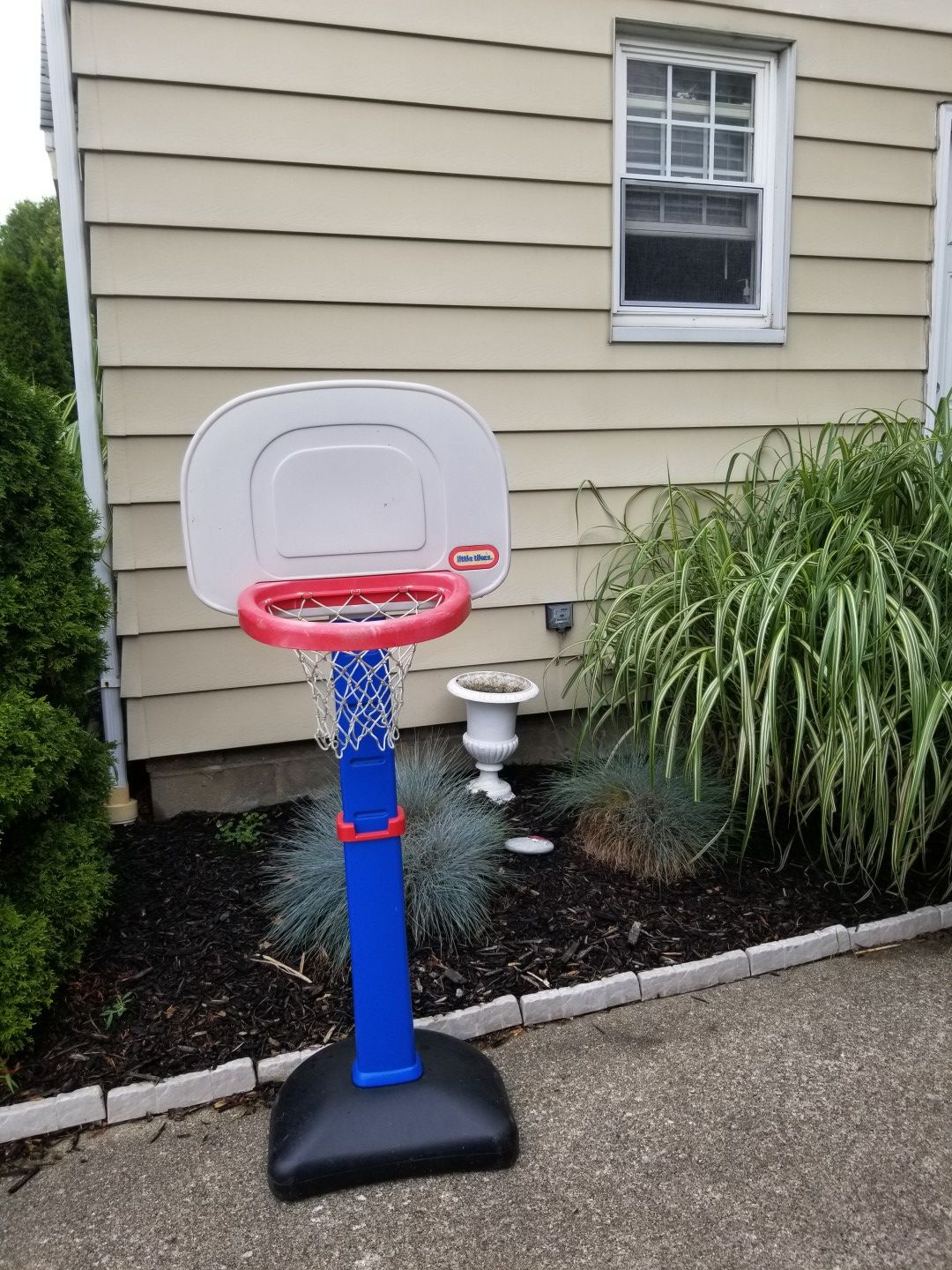 Basketball hoop