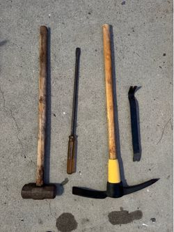 5 lb. Pick Mattock with Wooden Handle 4 pieces