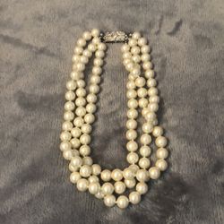 White 3-Strand Classy Pearl Choker Necklace