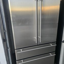 GE MONOGRAM REFRIGERATOR COUNTERDEDPH W36H69D28 