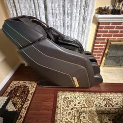 Massage Chair- Excellent Condition 